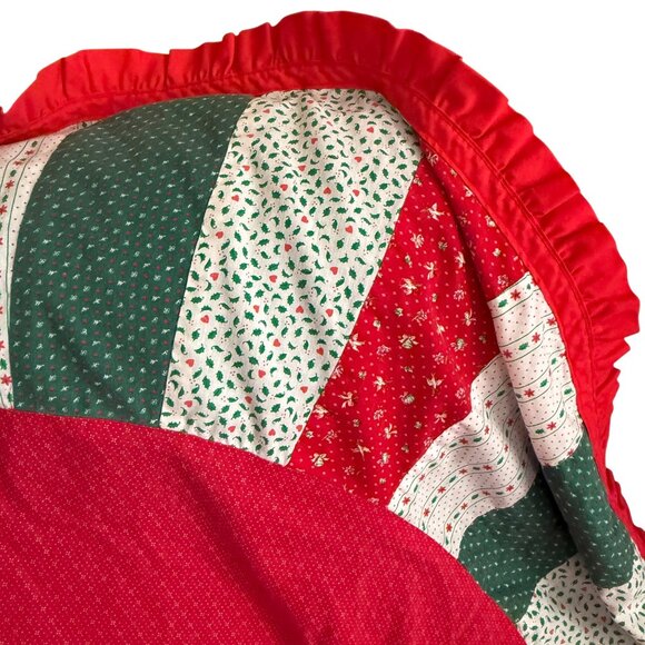 Vintage Quilted Christmas Tablecloth Patchwork Red & Green With Ruffle Edge 65 I - Picture 3 of 4